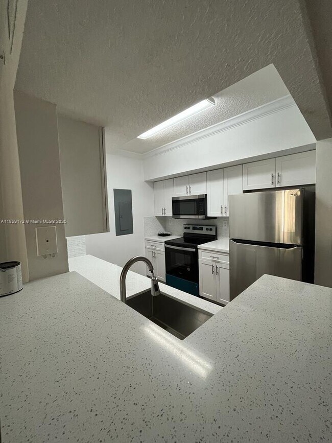 Foto del edificio - 215 SW 117th Terrace