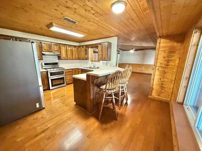 Building Photo - 284 CR 202