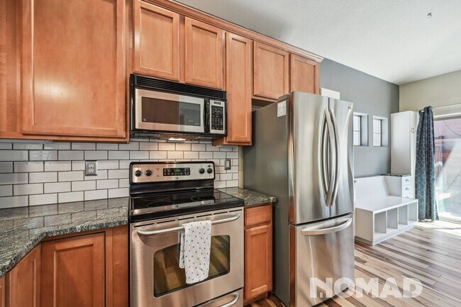 Building Photo - Charming 2BR Townhome in Denver's Central ...