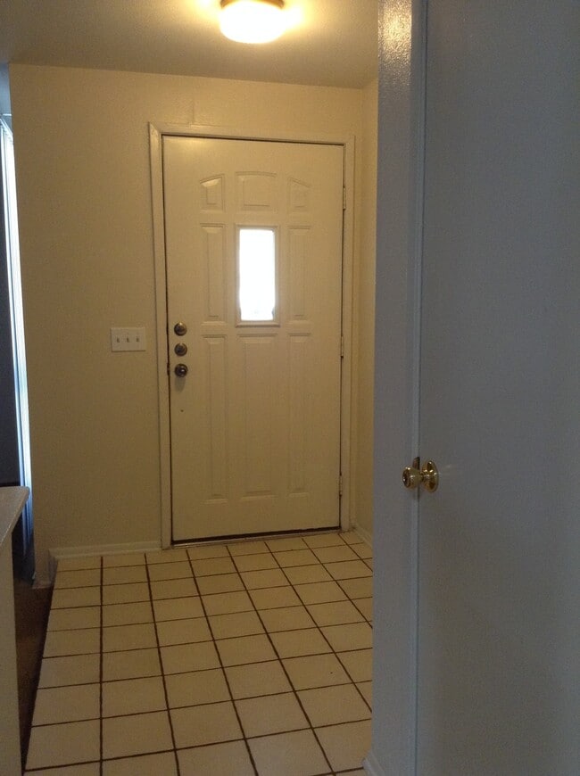 Building Photo - 12648 King Oaks Dr