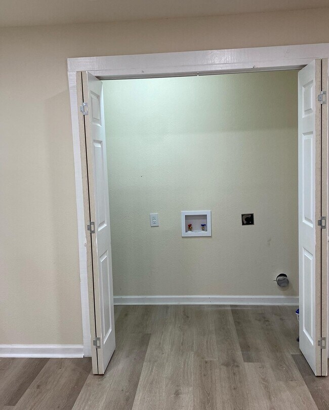 Foto del edificio - 911 Perry Ln
