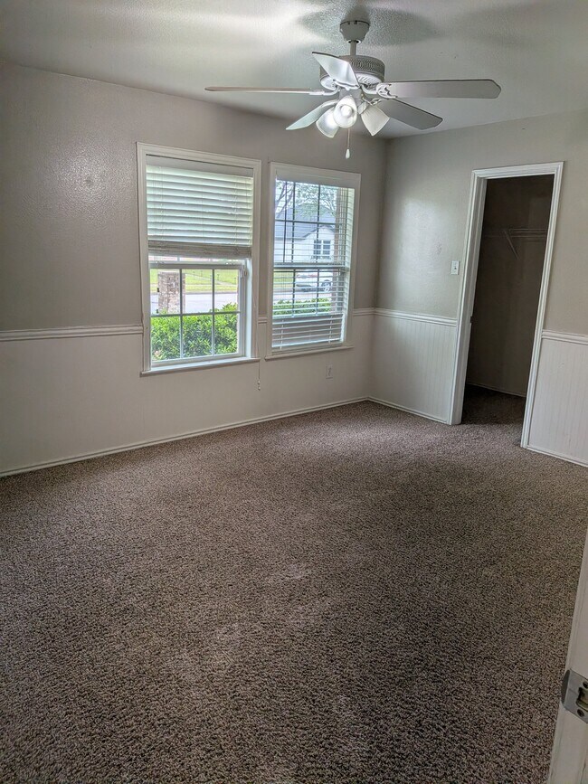 Foto del edificio - 2818 Meadow Bluff Dr