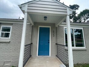 Building Photo - 523 S Maple St