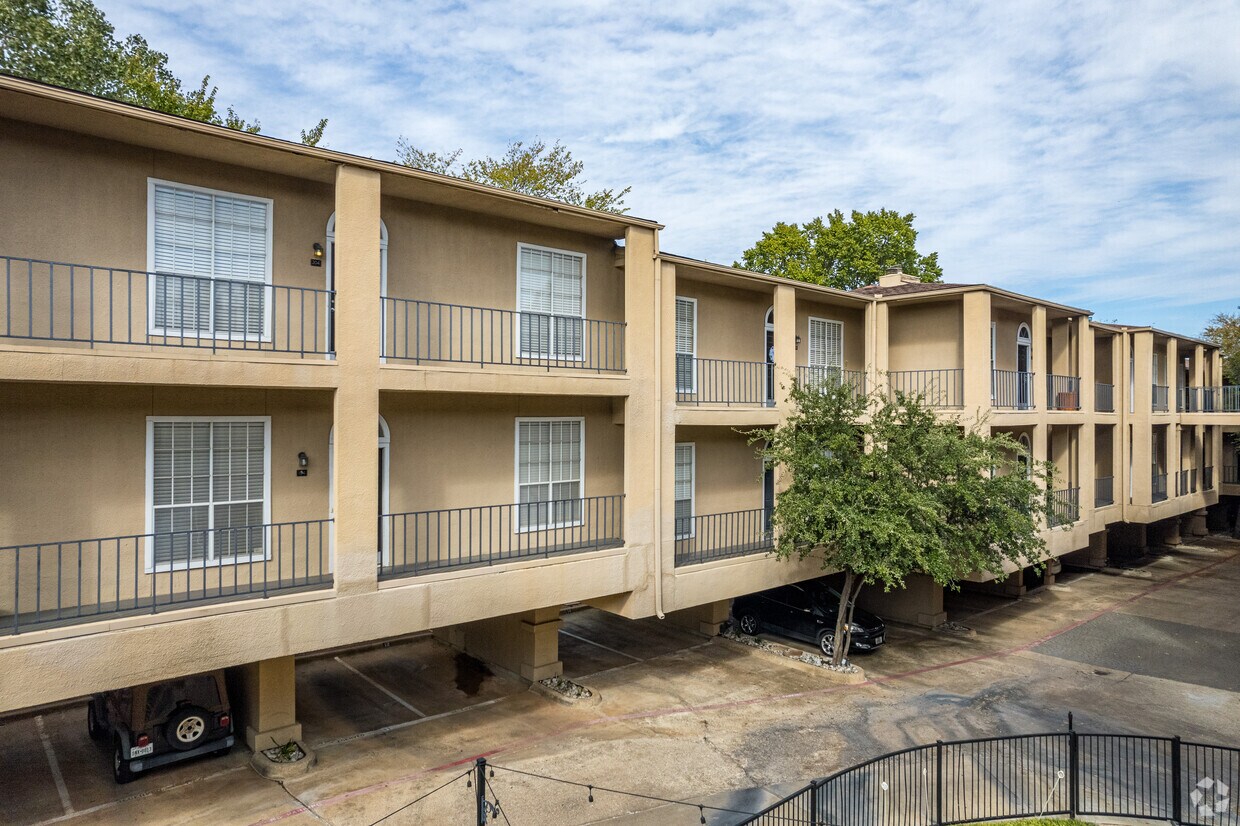 Primary Photo - Colonnade At Turtle Creek