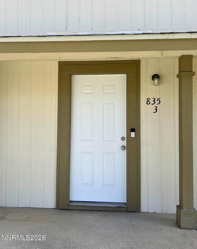 Building Photo - 835 Ridgewood Dr