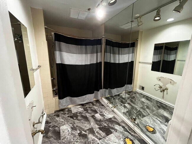 Foto del edificio - 2120 E Carson St