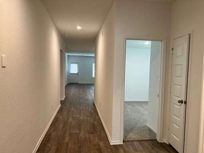 Foto del edificio - 3719 Bristol Hills Ct