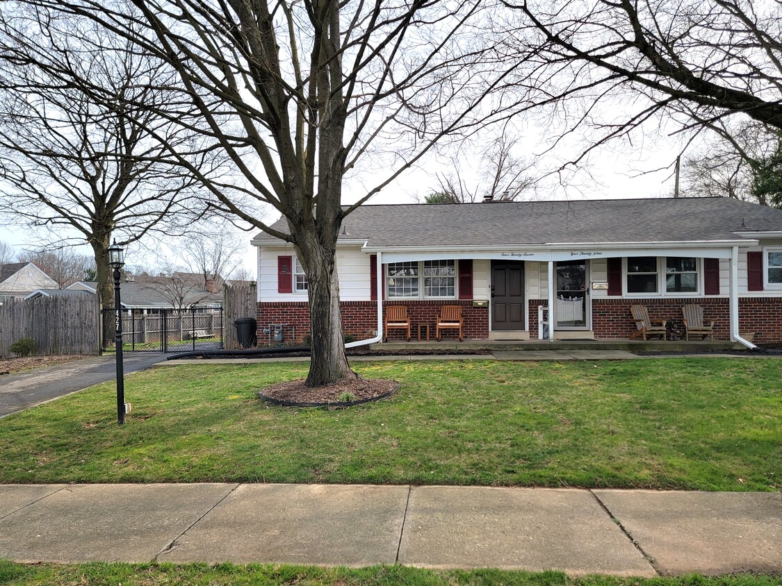 Primary Photo - 427 W Marion St
