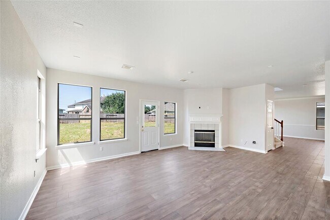 Foto del edificio - 2310 Enchanted Park Ln