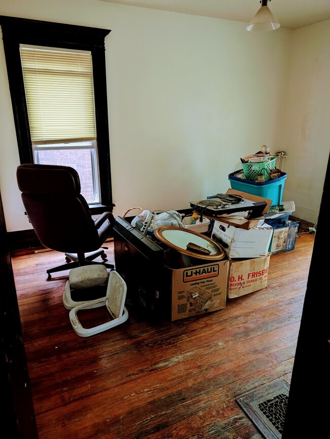 Dining Room/ TV Room - 4743 Trumbull St