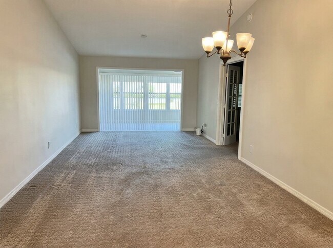 Building Photo - 600 E Lake Jasmine Cir