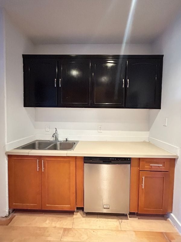 Foto del edificio - 10210 Newville Ave