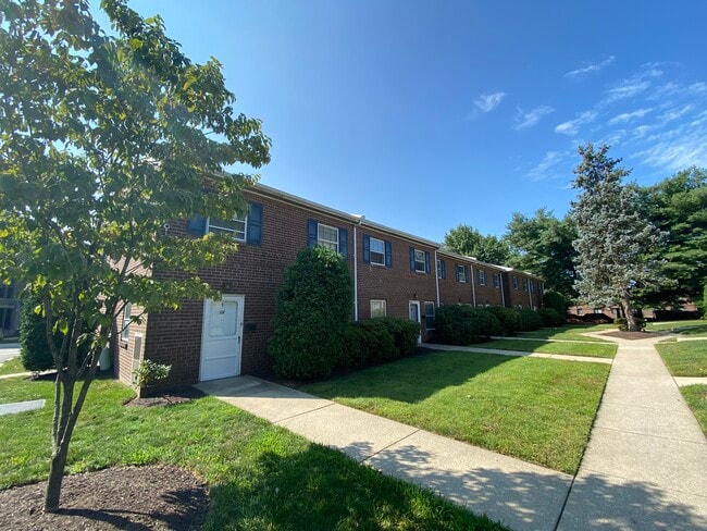 Building Photo - Fountain Court Townhomes
