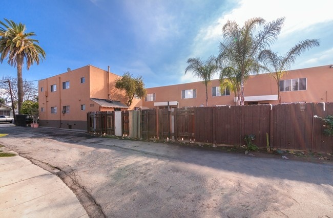 Foto del edificio - 731-745 Orange Avenue