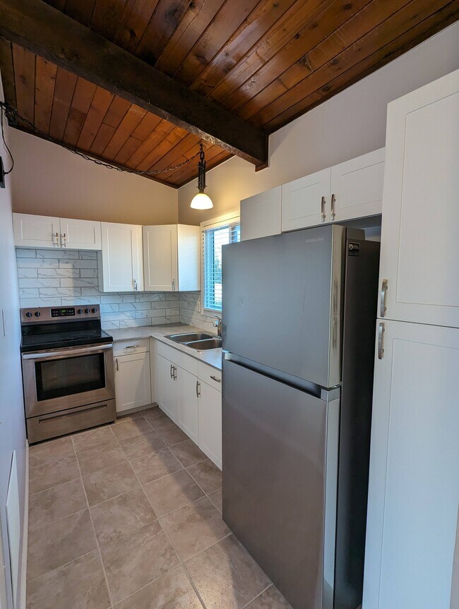 Building Photo - 113 Rundlewood Ln NE