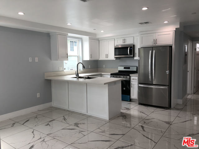 Foto principal - 234 E 27th St