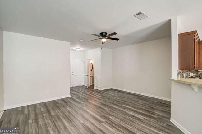 Foto del edificio - 544 Oakside Pl