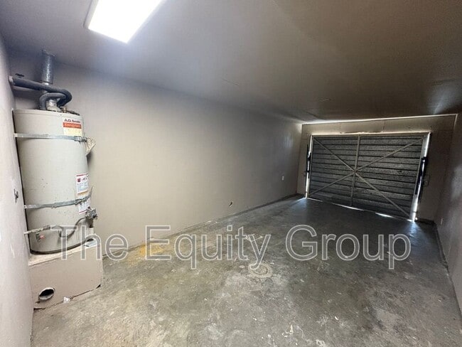 Building Photo - 514 N Summers St