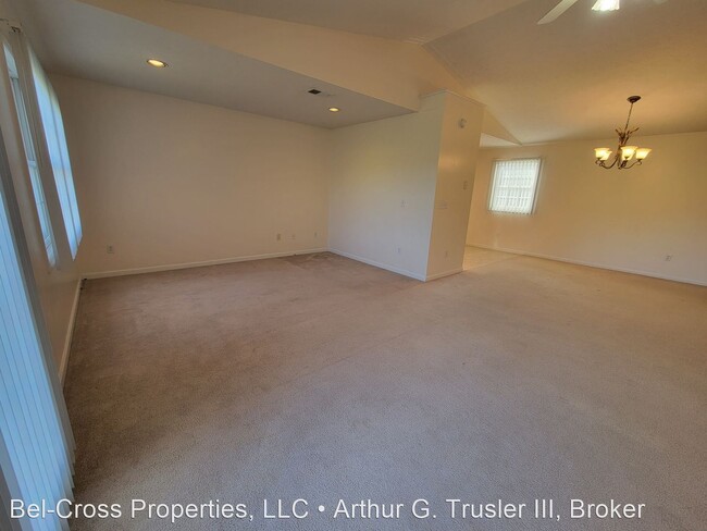 Building Photo - 3 br, 2 bath House - 210 Mountain Golf Dr