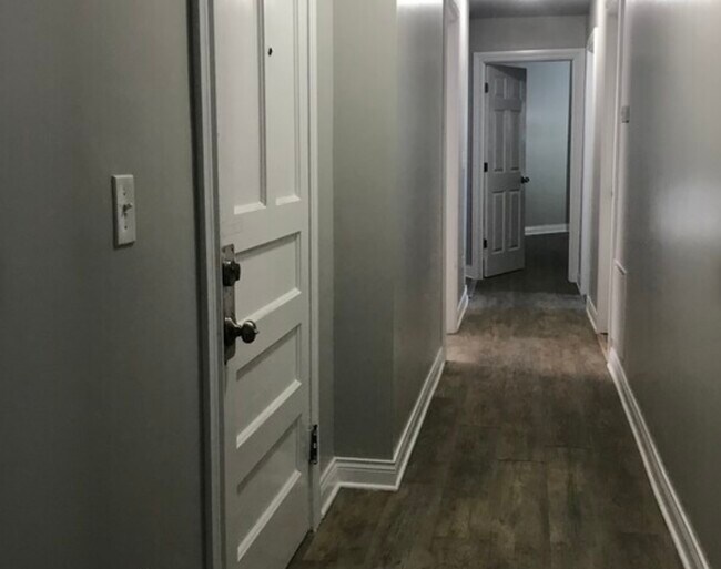 Pasillo - 511 W 62nd St