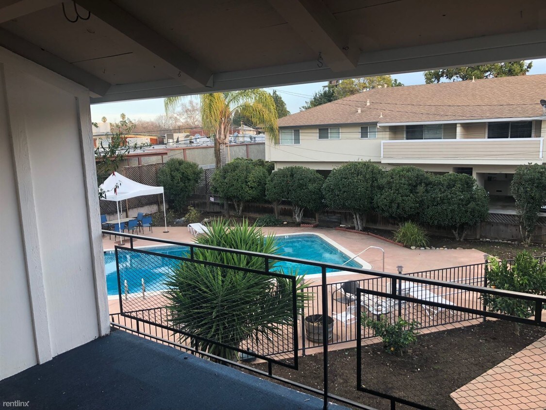 Primary Photo - 1 br, 1 bath Apartment - Stratford Court