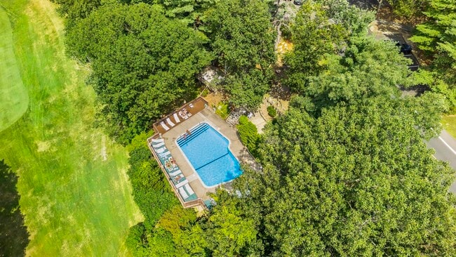 Building Photo - 43 Great Meadow Ln
