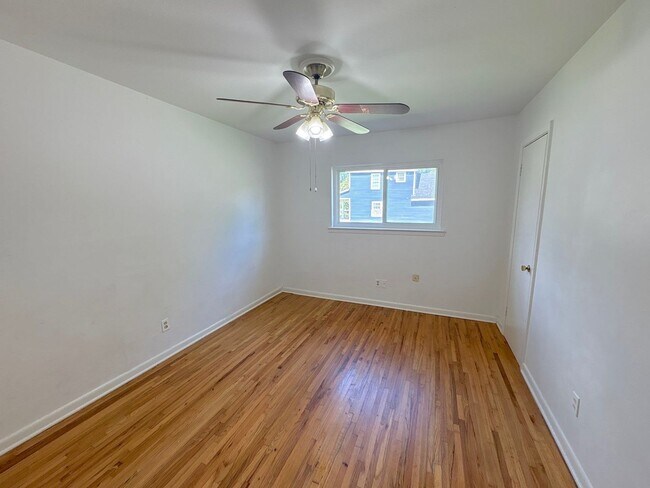 Photo - 1304/1306 Snowden Ave. Apartment