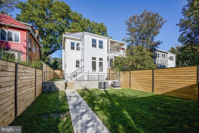 Foto del edificio - 1634 Nicholson St NW