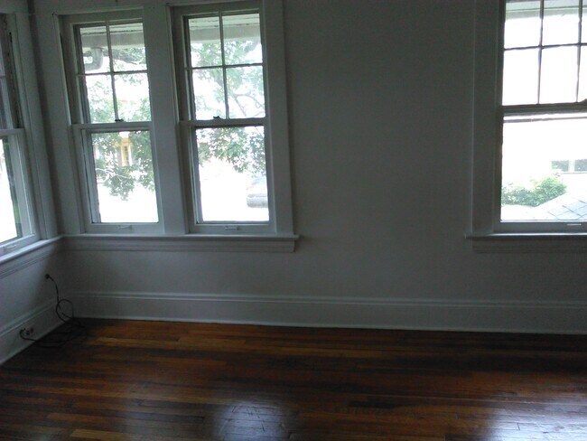 Segundo piso - dormitorio n.° 1 - 308 E 151st St