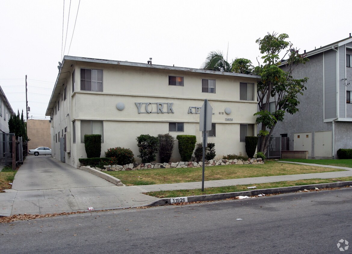 Building Photo - York Apartments