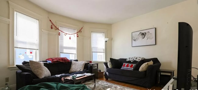 Building Photo - 44 Easton St