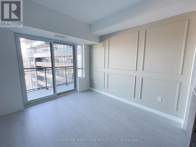 Photo du bâtiment - 395 Dundas St W