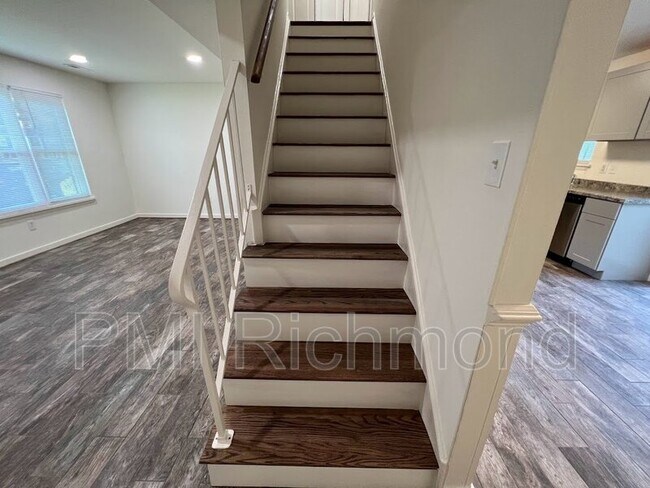Foto del edificio - 404 Roxana Rd