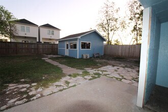 Building Photo - 6631 Castlebay Dr