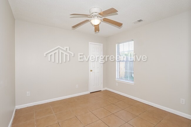 Building Photo - 261 Gracewood St