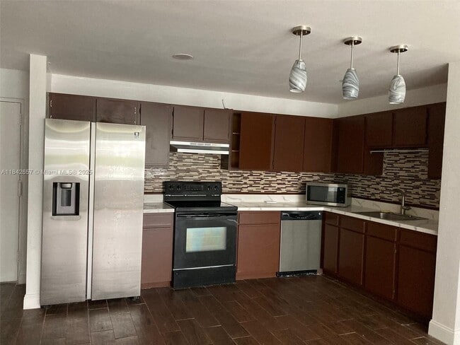 Building Photo - 14820 Naranja Lakes Blvd
