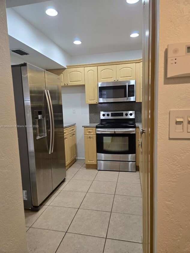Foto principal - 20075 NE 3rd Ct