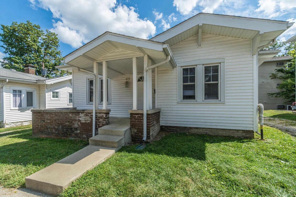 Foto principal - 402 E 10th St