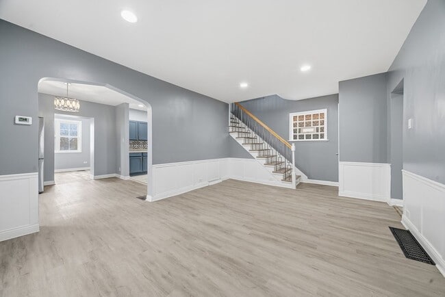 Building Photo - 8824 S Wabash Ave