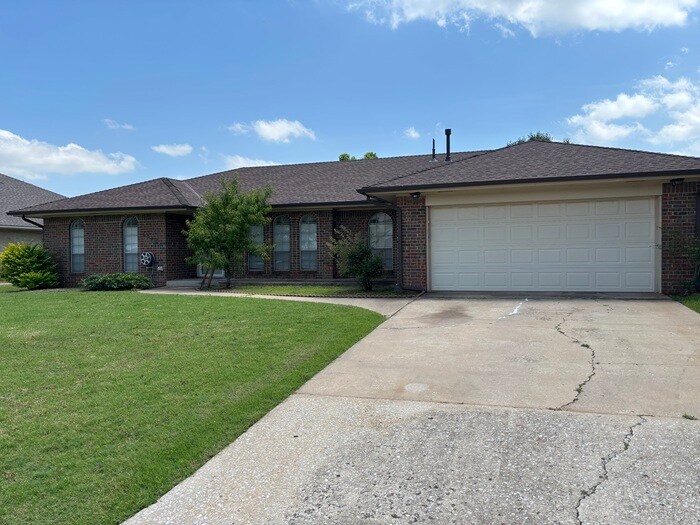 Foto principal - Large Home in NW. OKC, . Putnam City Schools