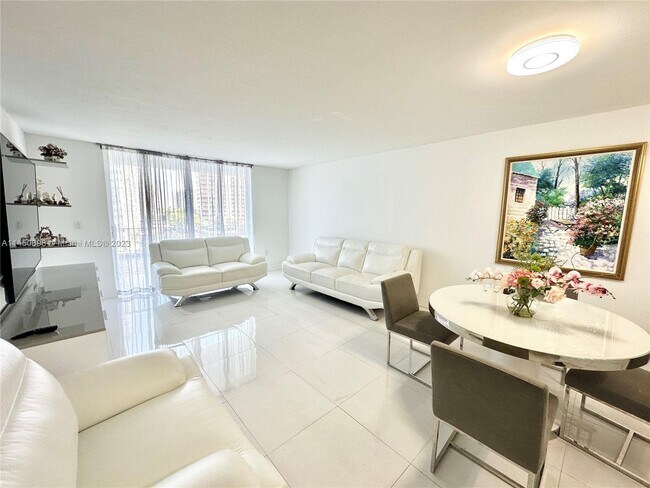 Foto del edificio - 4000 NE 170th St