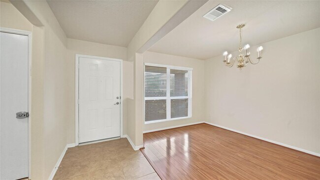 Foto del edificio - 5050 Ivy Fair Way