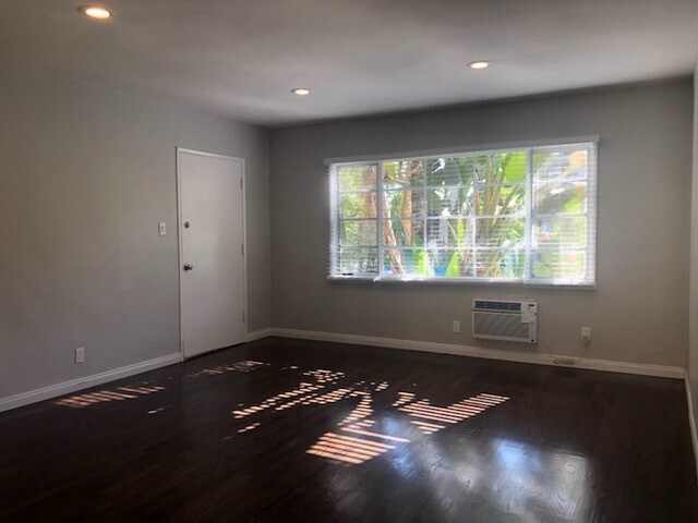 Foto principal - 6707 Franklin Ave