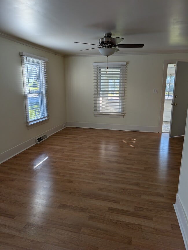 Living room - 14837 Keating Ave