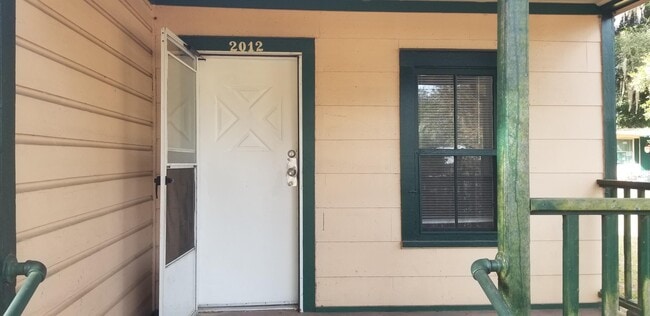 Building Photo - 2012 Husson Ave