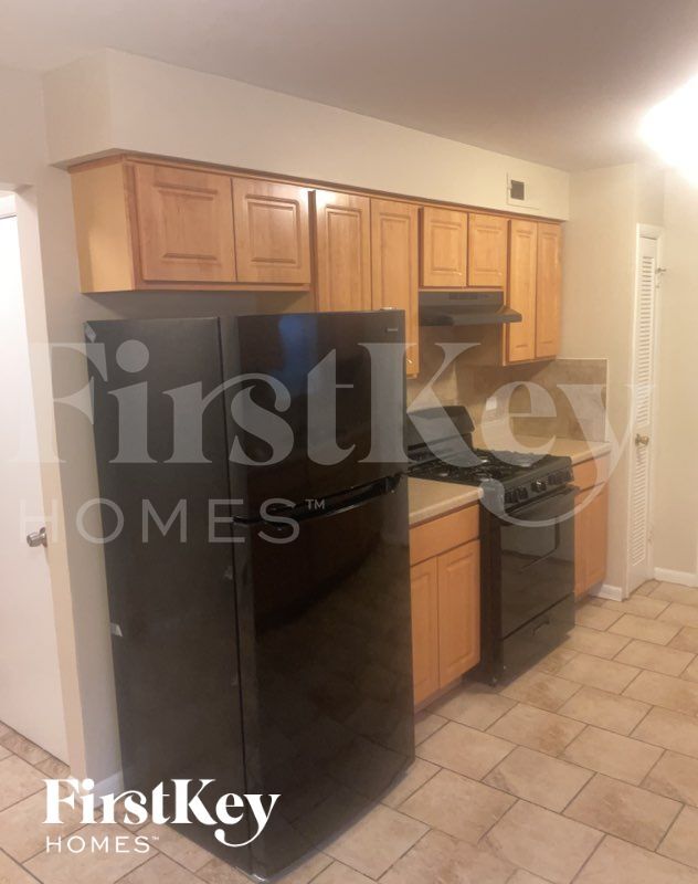 Foto del edificio - 14340 Kenwood Ave