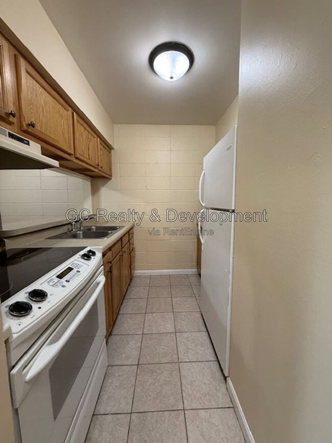 Building Photo - 245 Uteg St