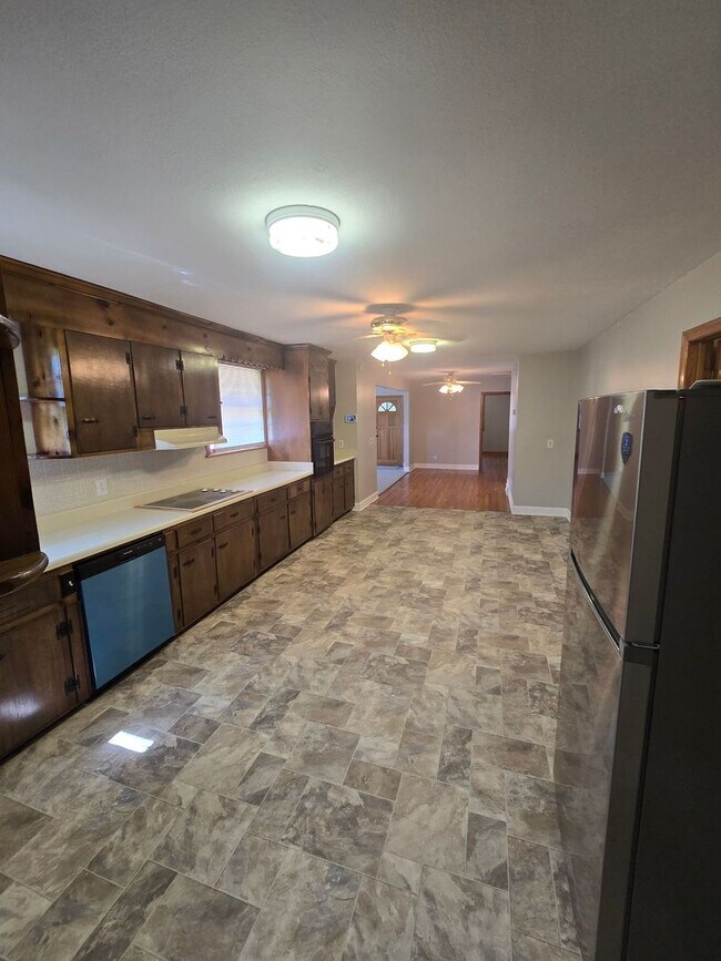 Foto del edificio - 1210 Oakwood Dr