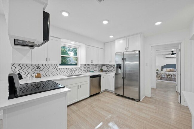 Foto del edificio - 10305 Leaning Willow Dr