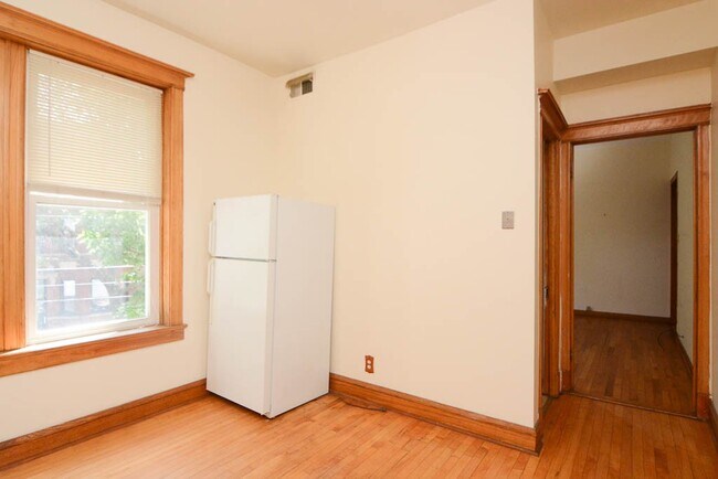 Foto del edificio - 852 N Leavitt